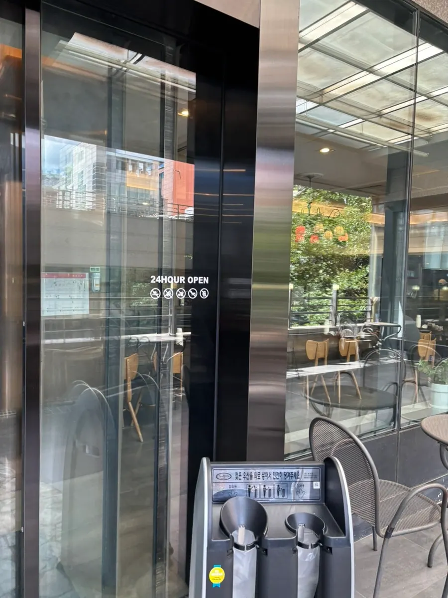 Spacious, open interior of Jjamppong Jijon Yeoksam Branch