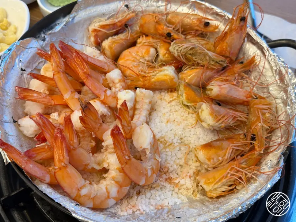 Shrimp bodies with heads removed and shells peeled