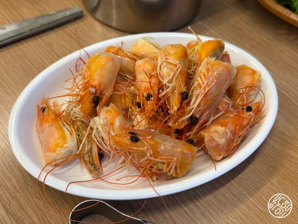 Shrimp heads reheated in a pan over low heat
