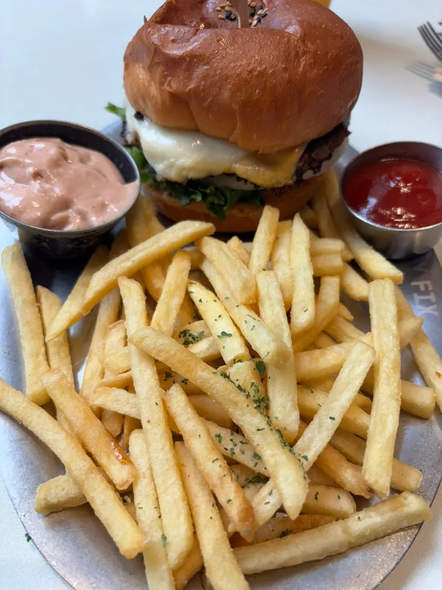 Introduction to Daily Fix handmade burgers near Yeoksam Station