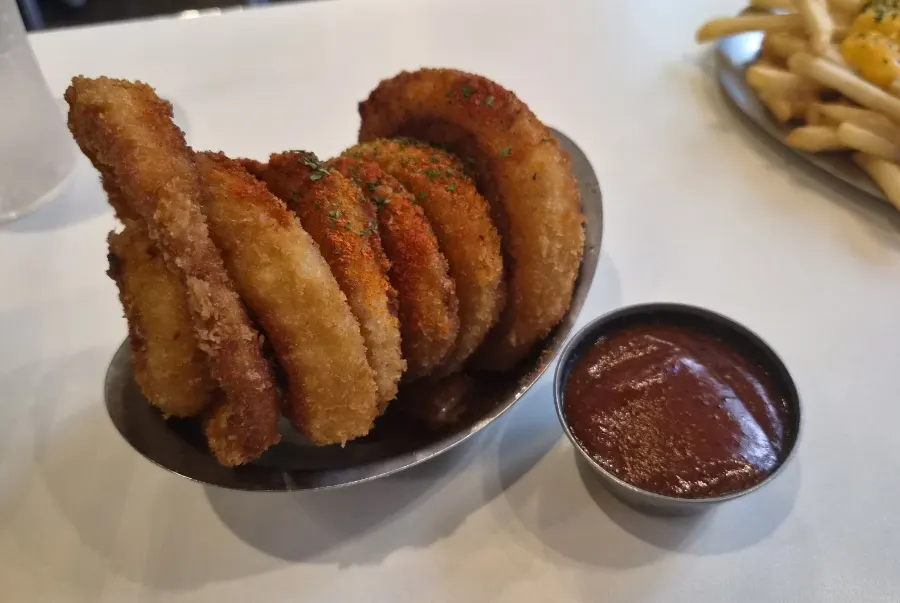 A pile of onion rings