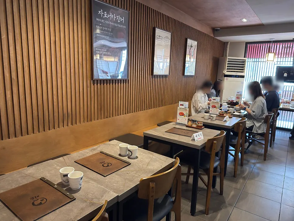 치솟 역삼본점 식사 공간