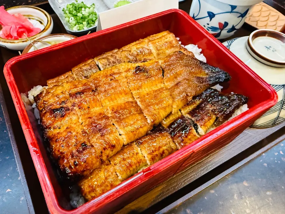 정갈하게 차려진 히츠마부시 한상