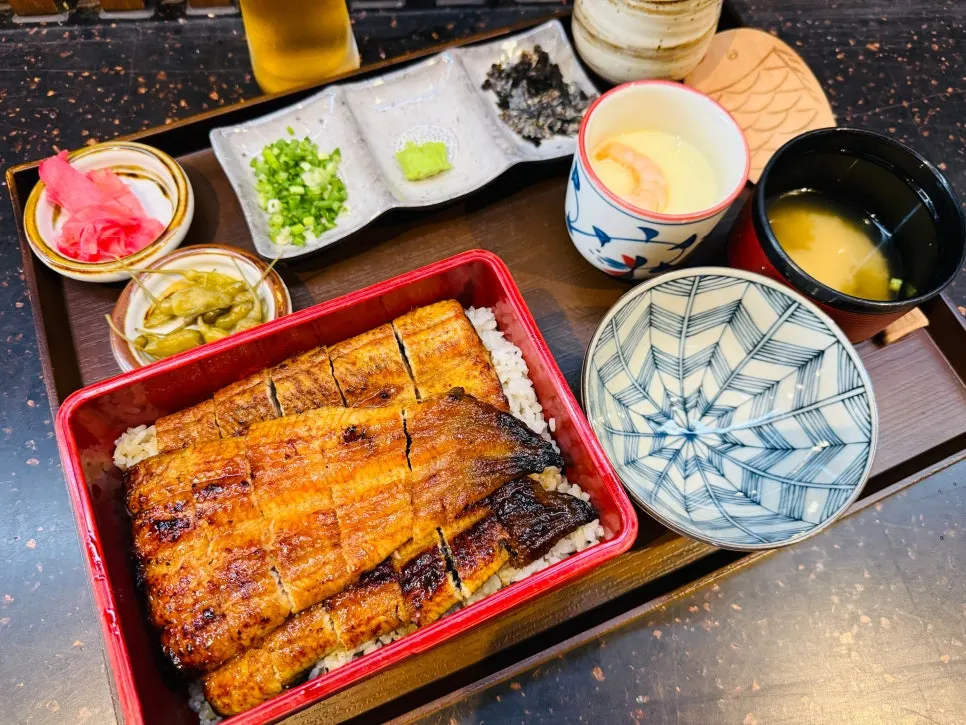 붉은 찬합의 장어덮밥
