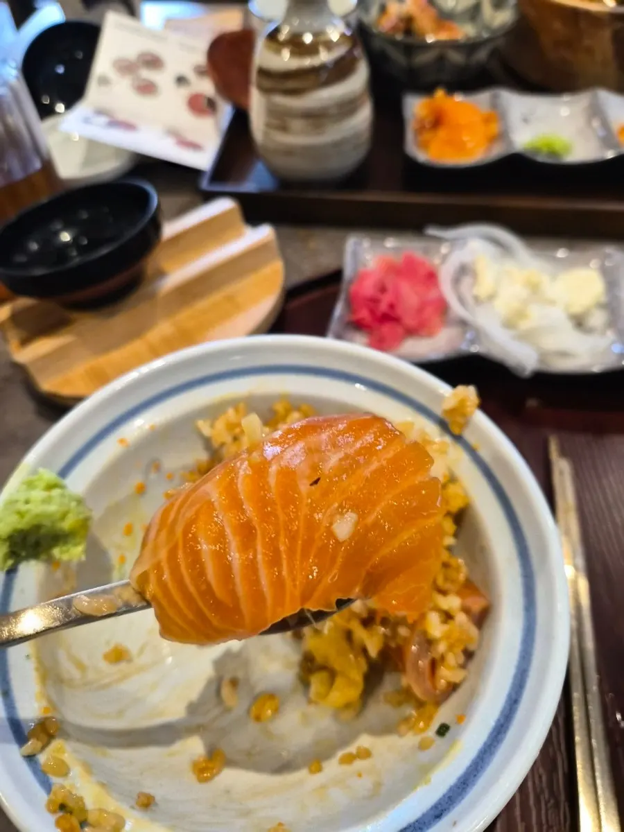 마지막까지 맛있게 먹은 연어 사케동