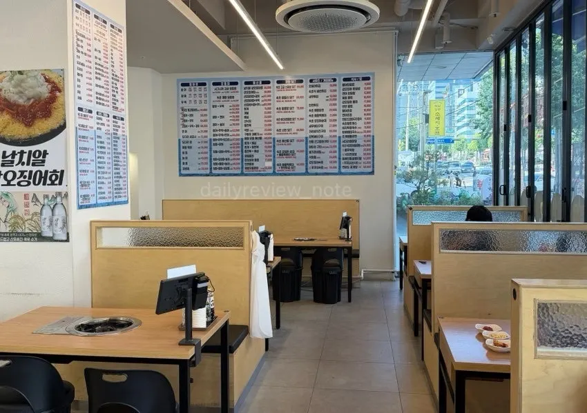 Seating with partitions installed between tables