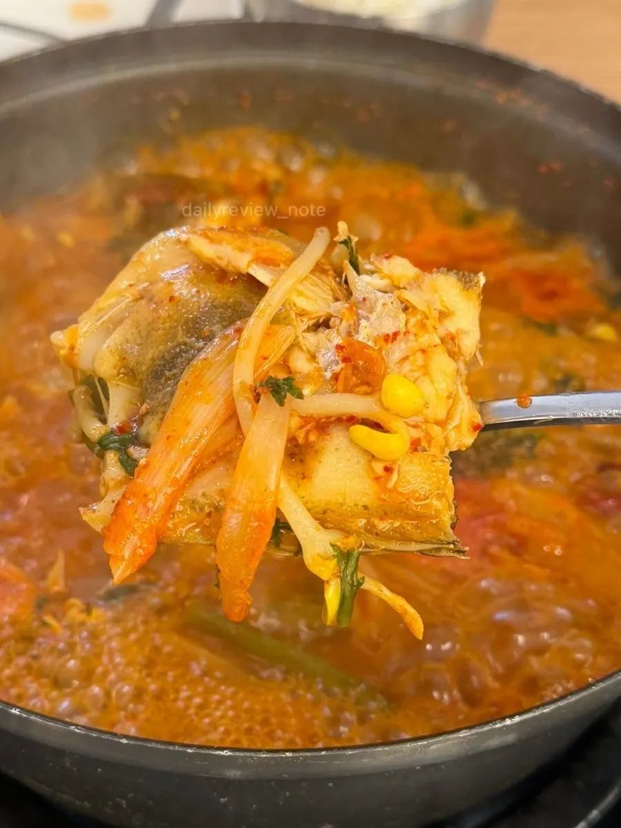 Deepened stew broth with ingredients