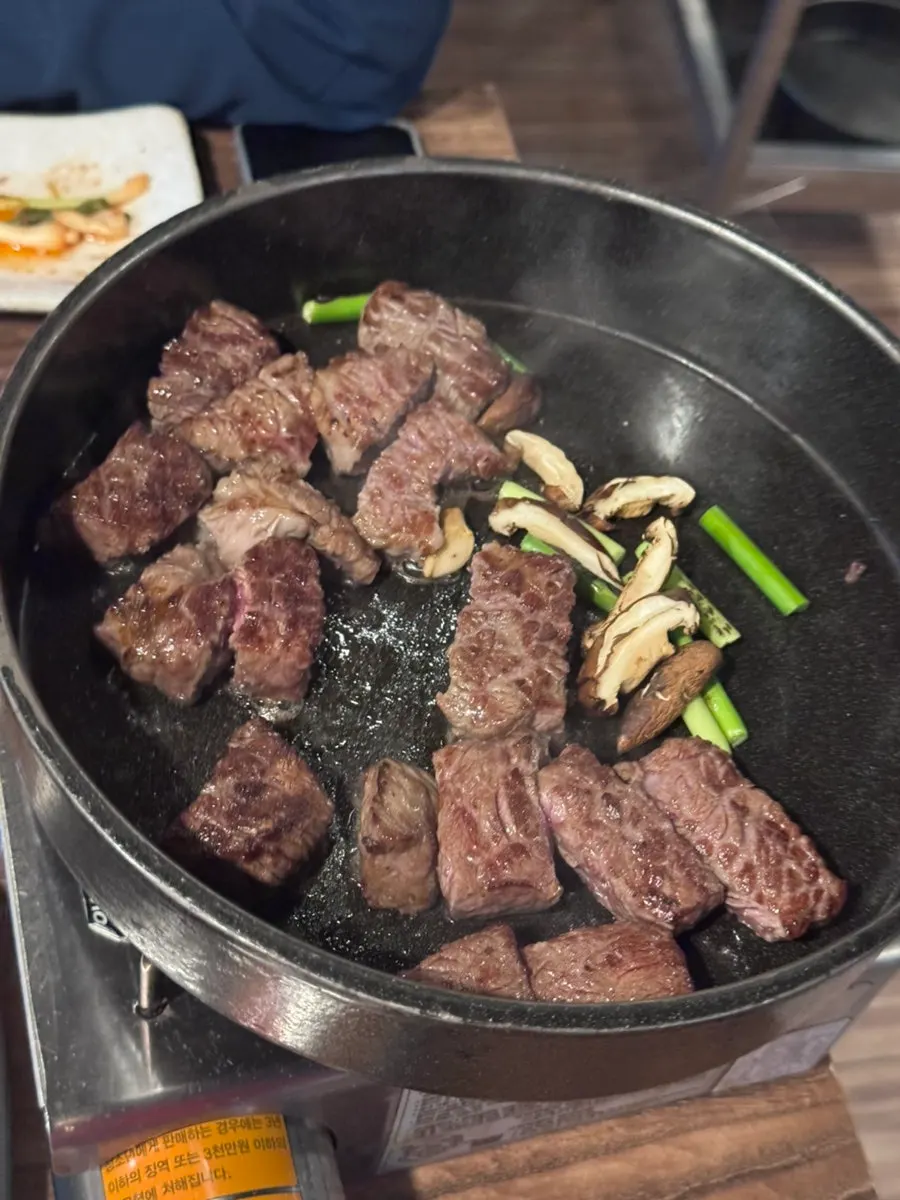 직원이 굽는 눈꽃 진갈비 이미지
