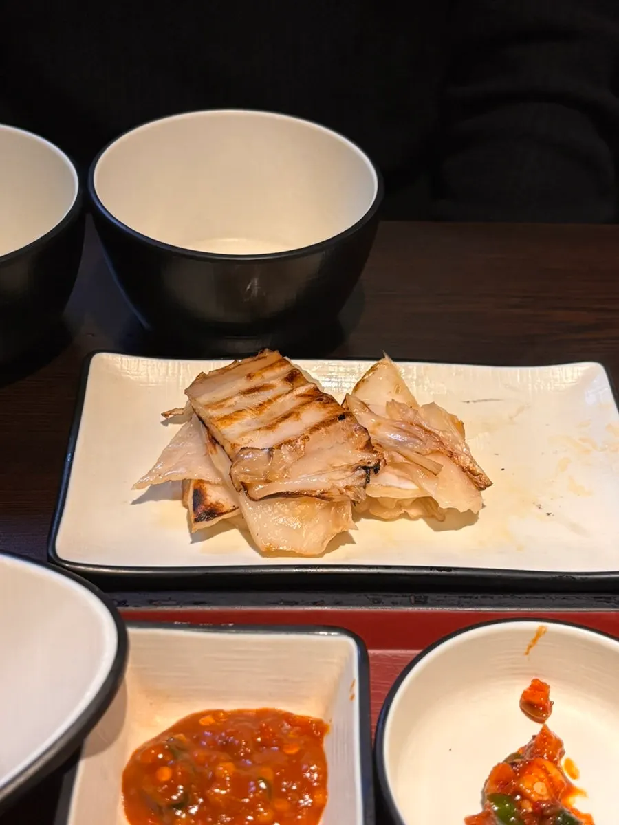 Sweetly grilled green onion with sauce