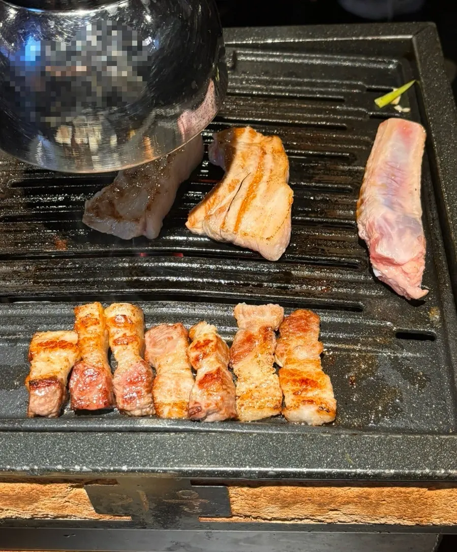 Galbi samgyeopsal cut into bite-sized pieces