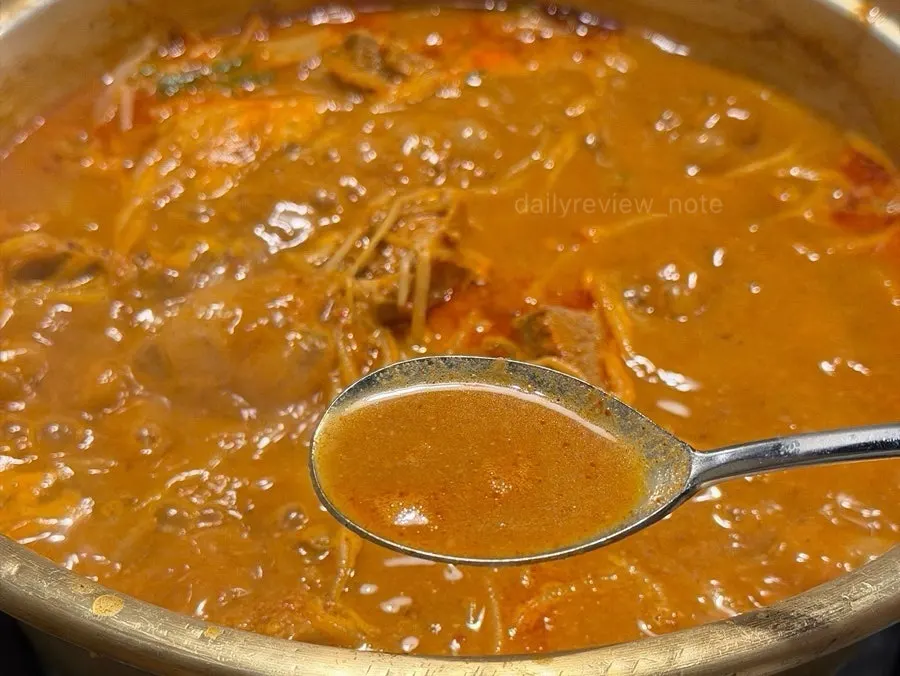 끓일수록 진해진 감자전골 국물