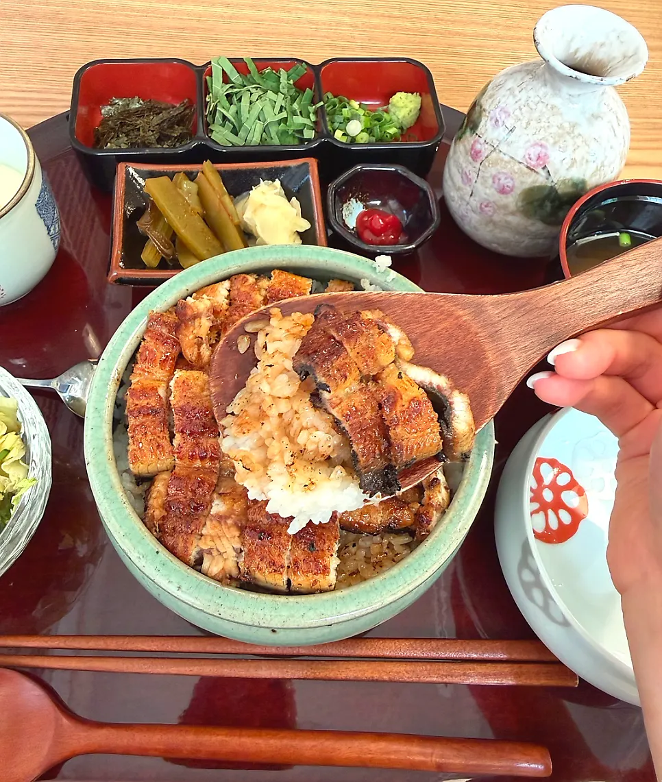 Eel and rice eaten plain