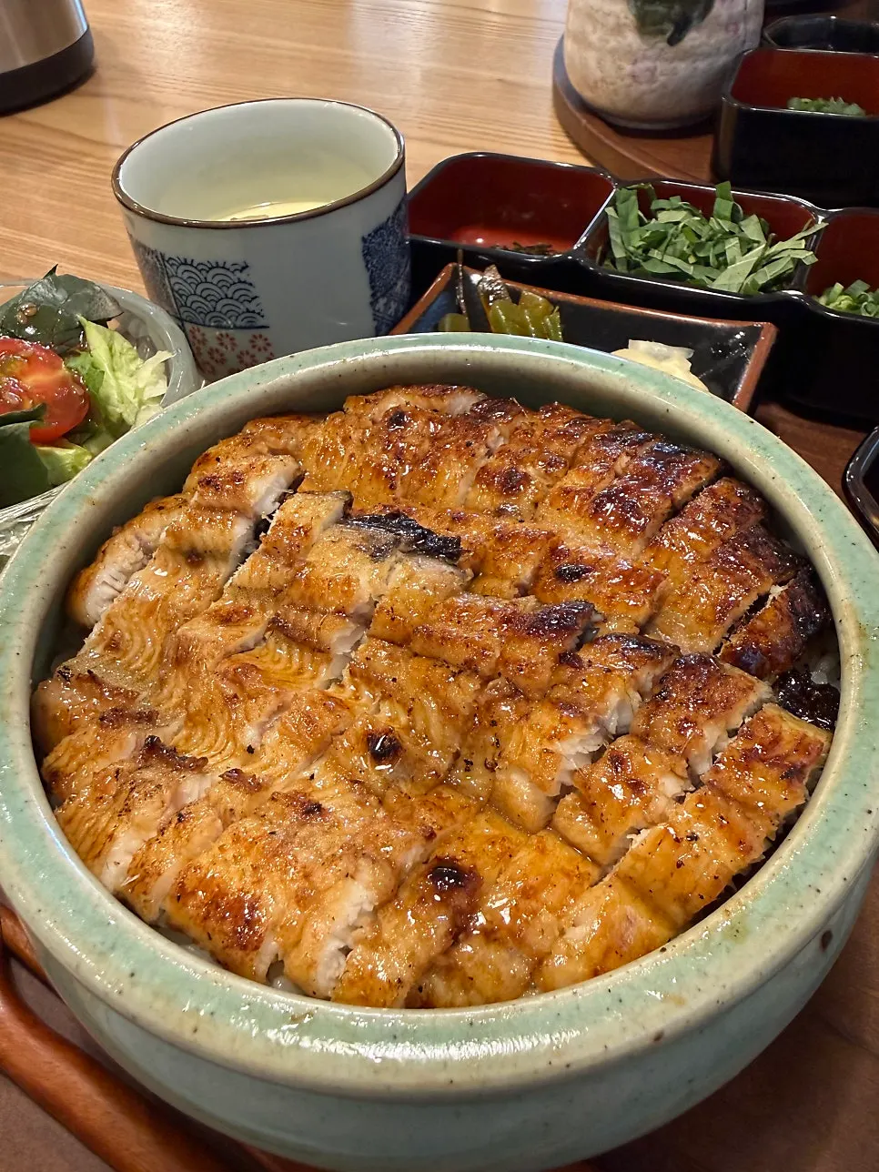깻잎에 장어와 와사비를 올린 한 입