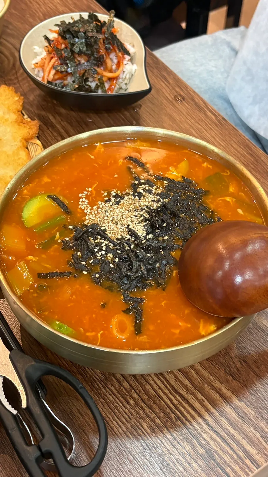 푸짐하게 담긴 장칼국수