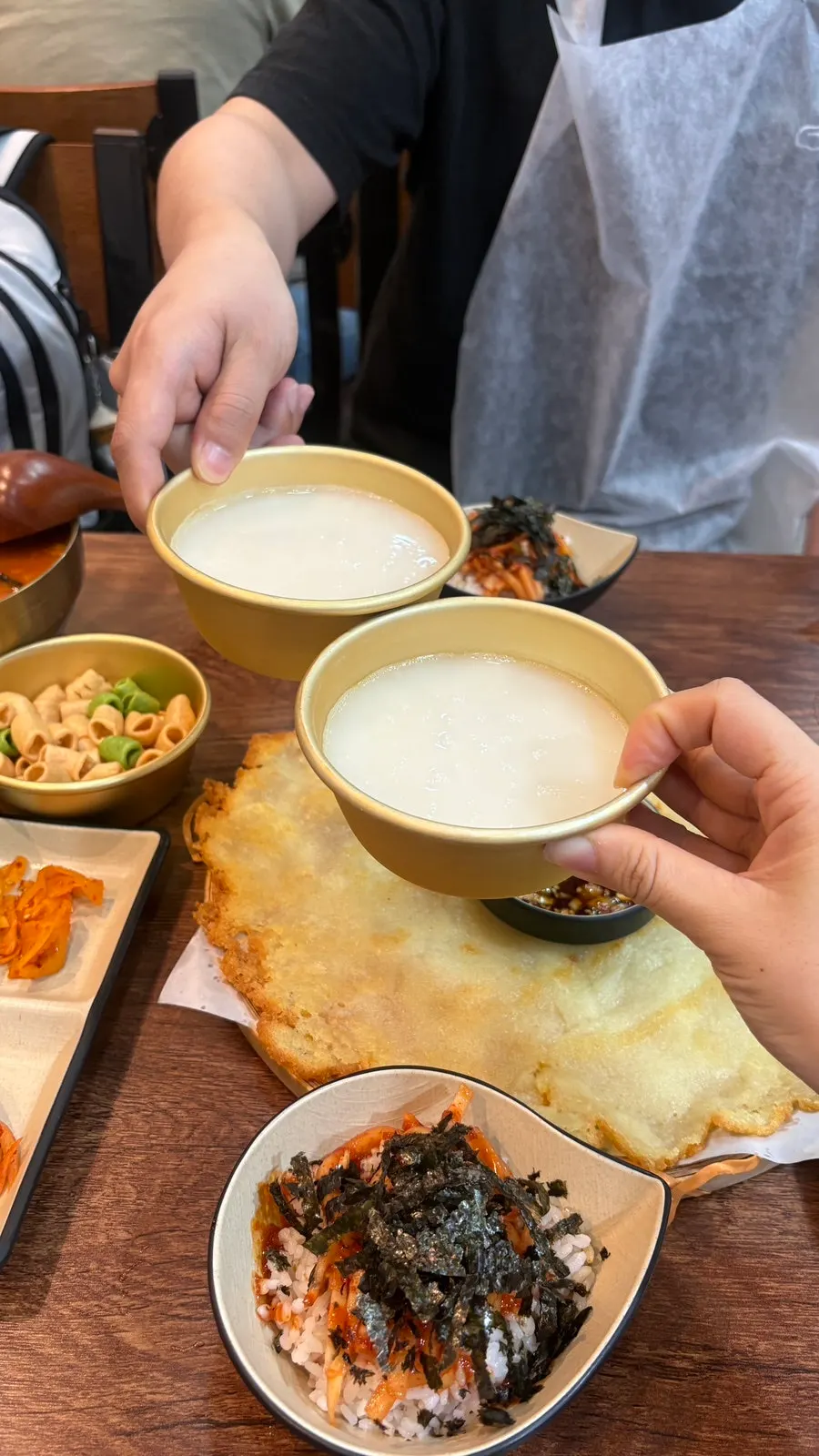 전과 칼국수에 곁들인 막걸리 한잔