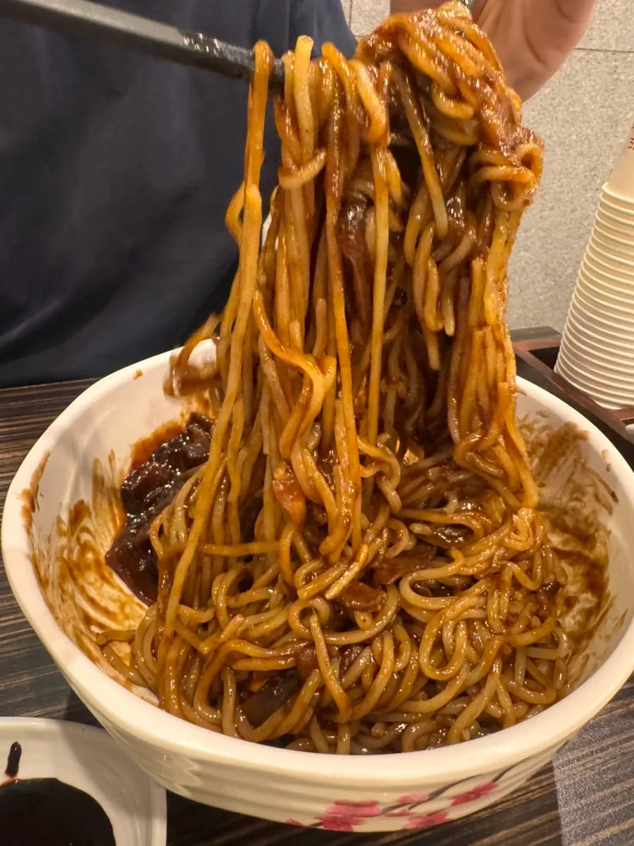 Jjajangmyeon noodles mixed with sauce