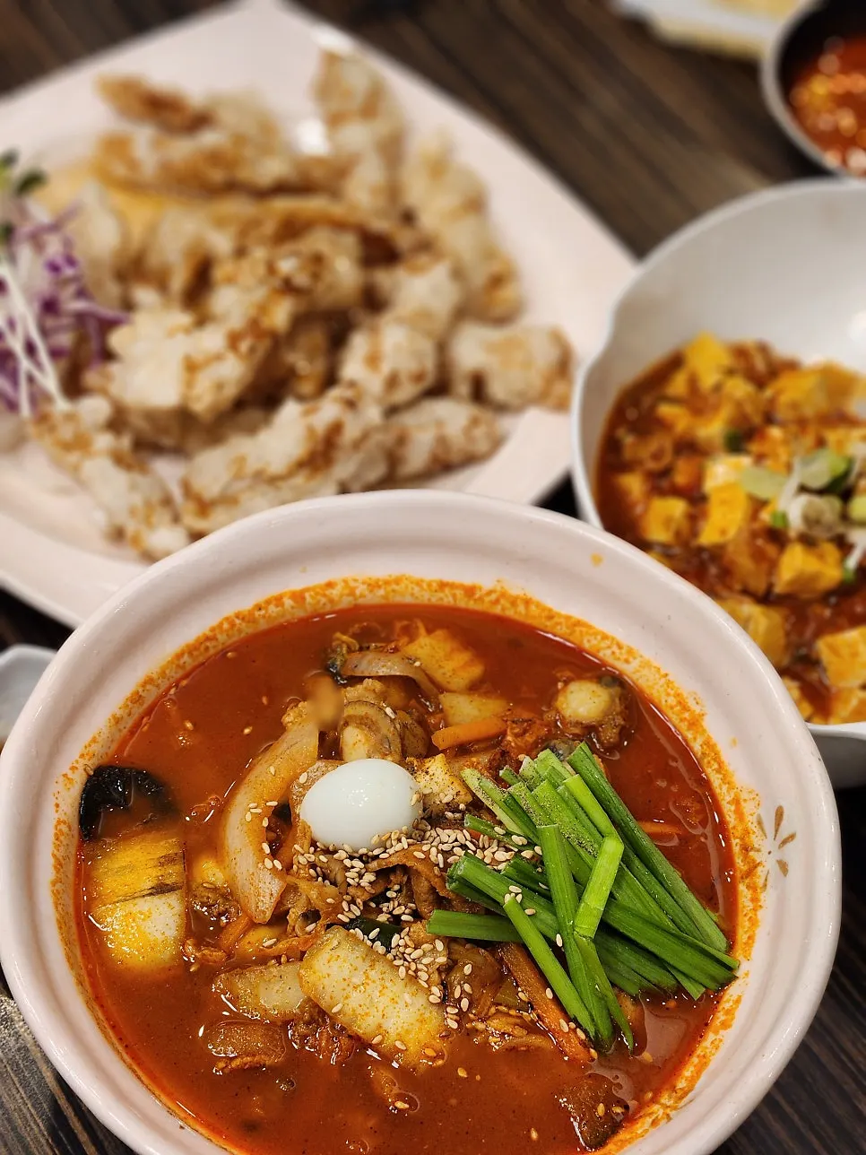Tangsuyuk served with cabbage