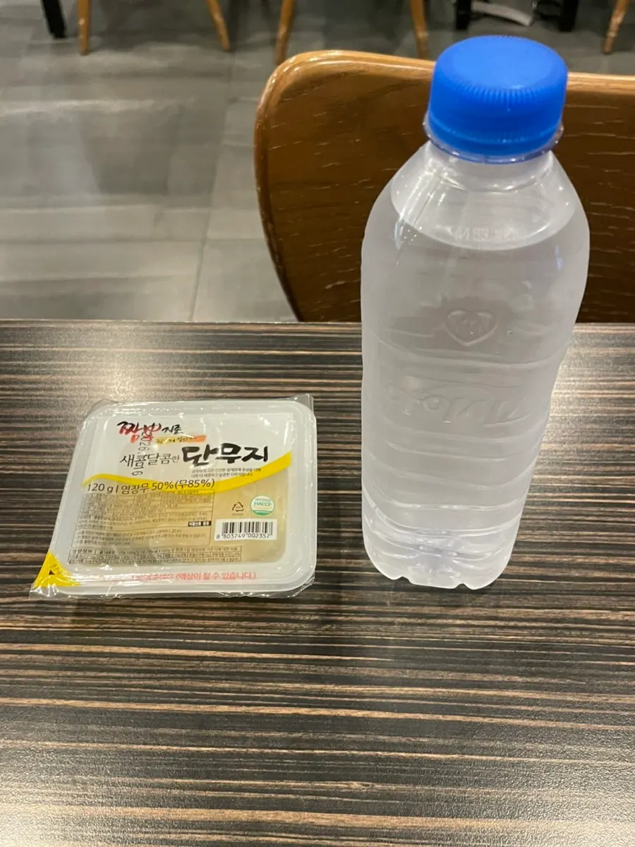Water and pickled radish served as default