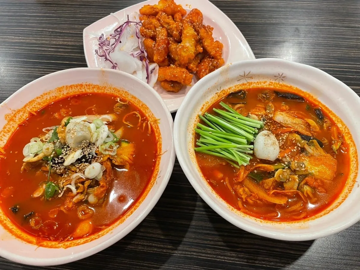 A spread of rice-noodle jjamppong, jjamppong, and Sichuan sweet and sour pork