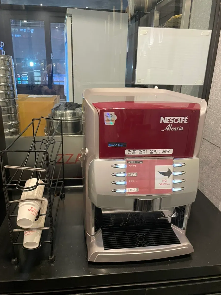 Dessert drink corner used after the meal