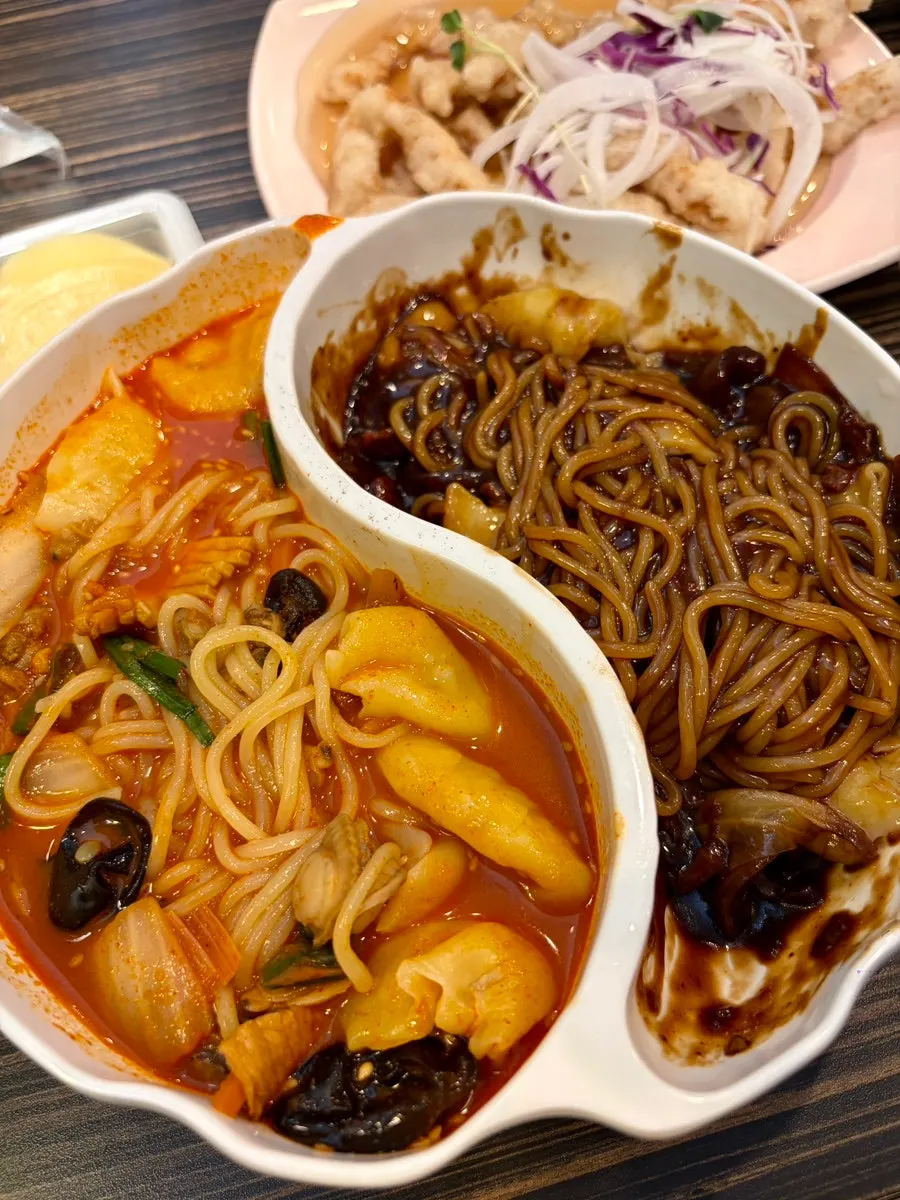 수제비를 추가한 짬짜면의 짬뽕