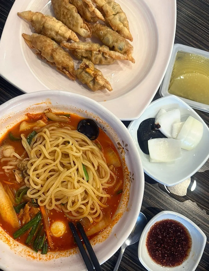 Jijon Jjamppong and fried mandu combo spread