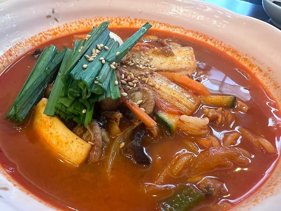 Interior of the Jjamppong Jijon Yeoksam Branch on the 2nd floor