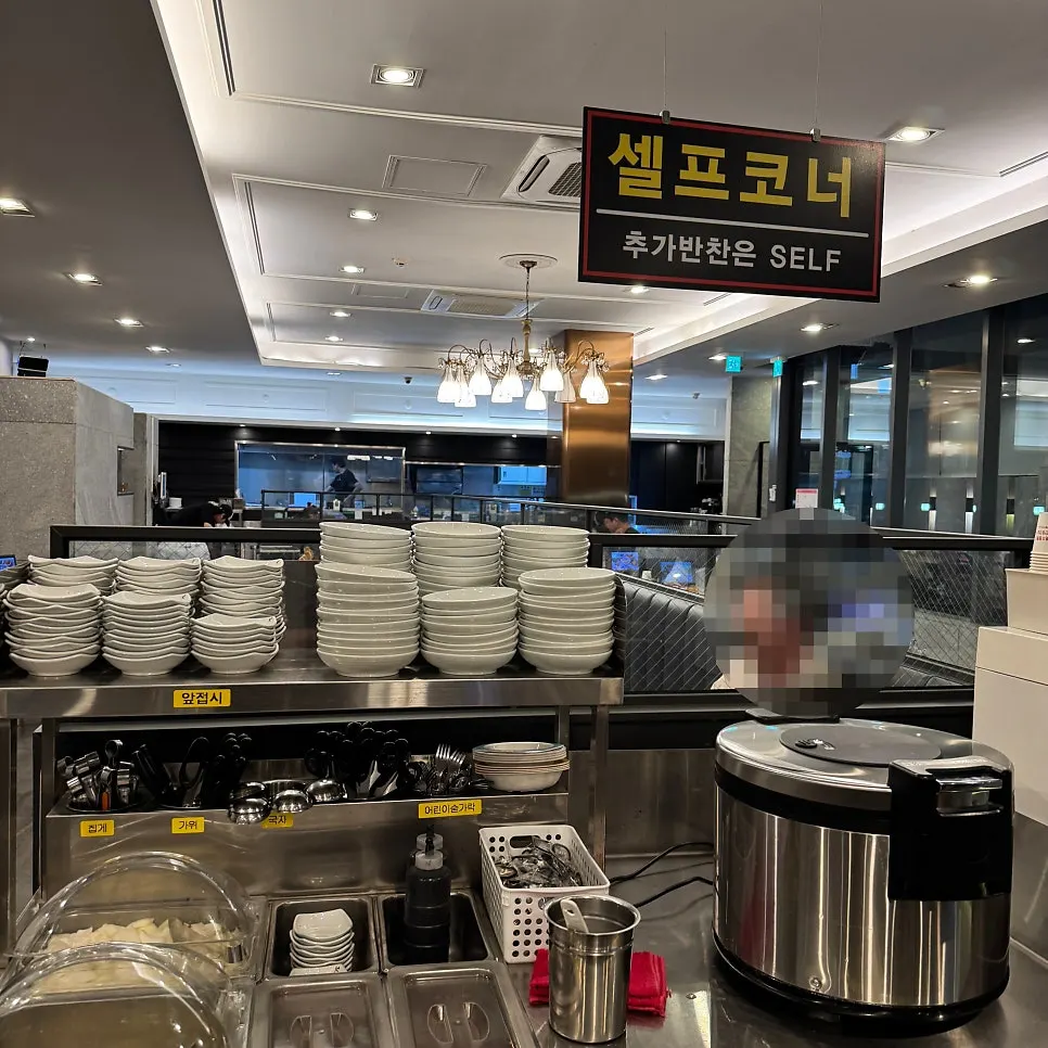Self-serve bar with onions and kkakdugi