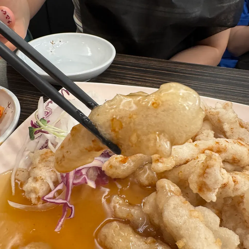 Plate of sweet and sour pork with its sauce