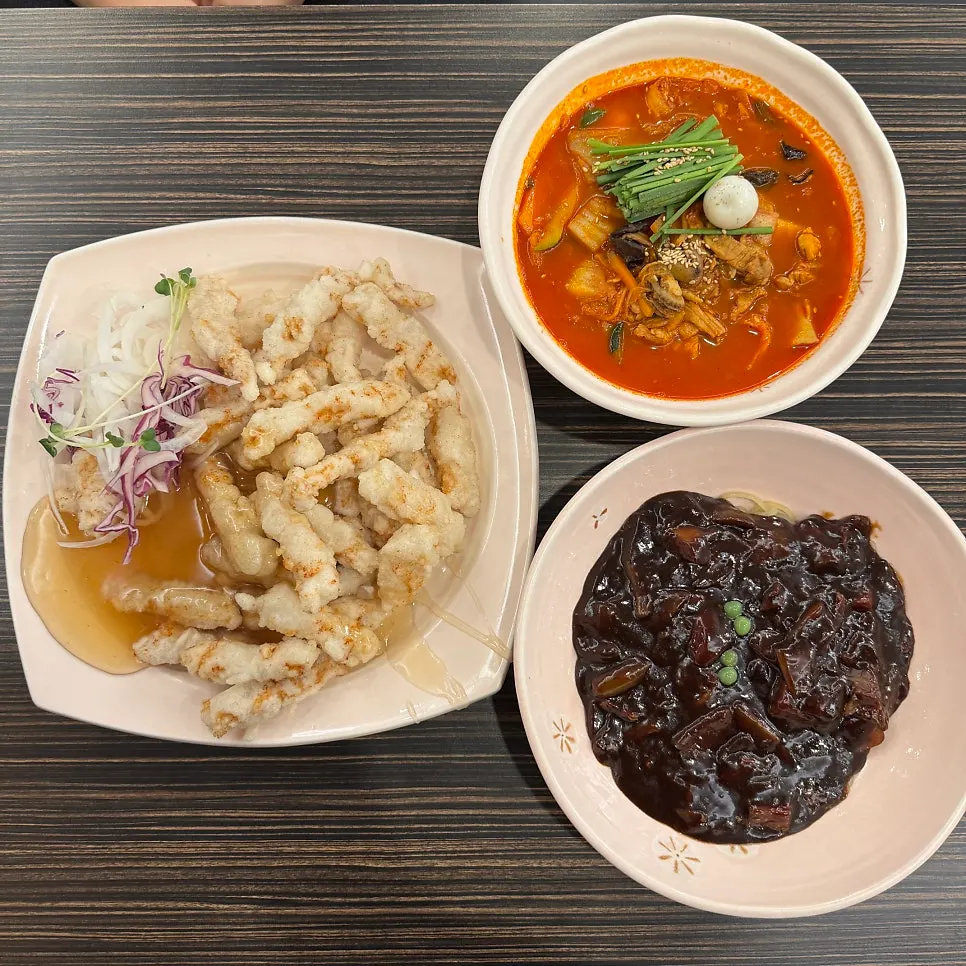 Closing photo after the meal at Jjamppong Jijon Yeoksam Branch