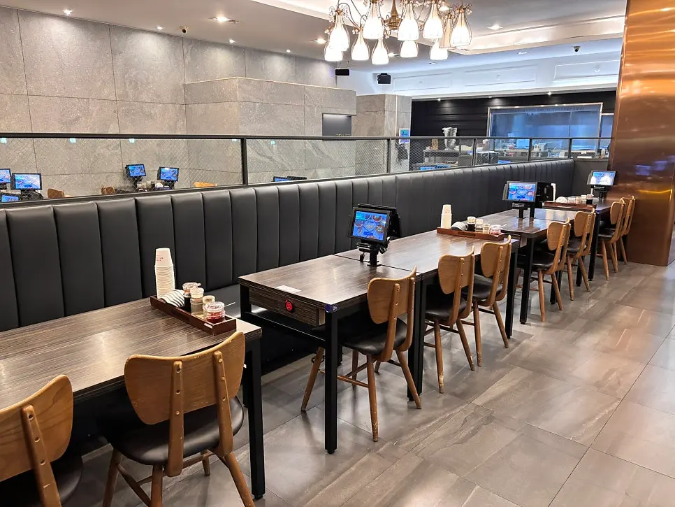 Interior seating layout at Jjamppong Jijon Yeoksam Branch