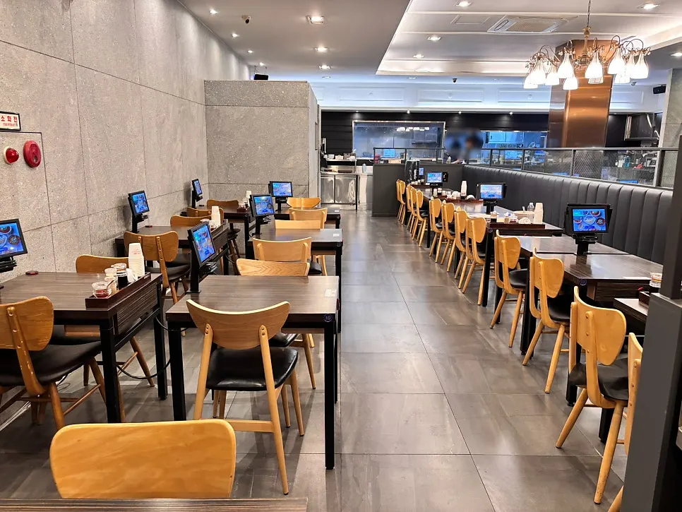 Overall interior view of Jjamppong Jijon Yeoksam Branch