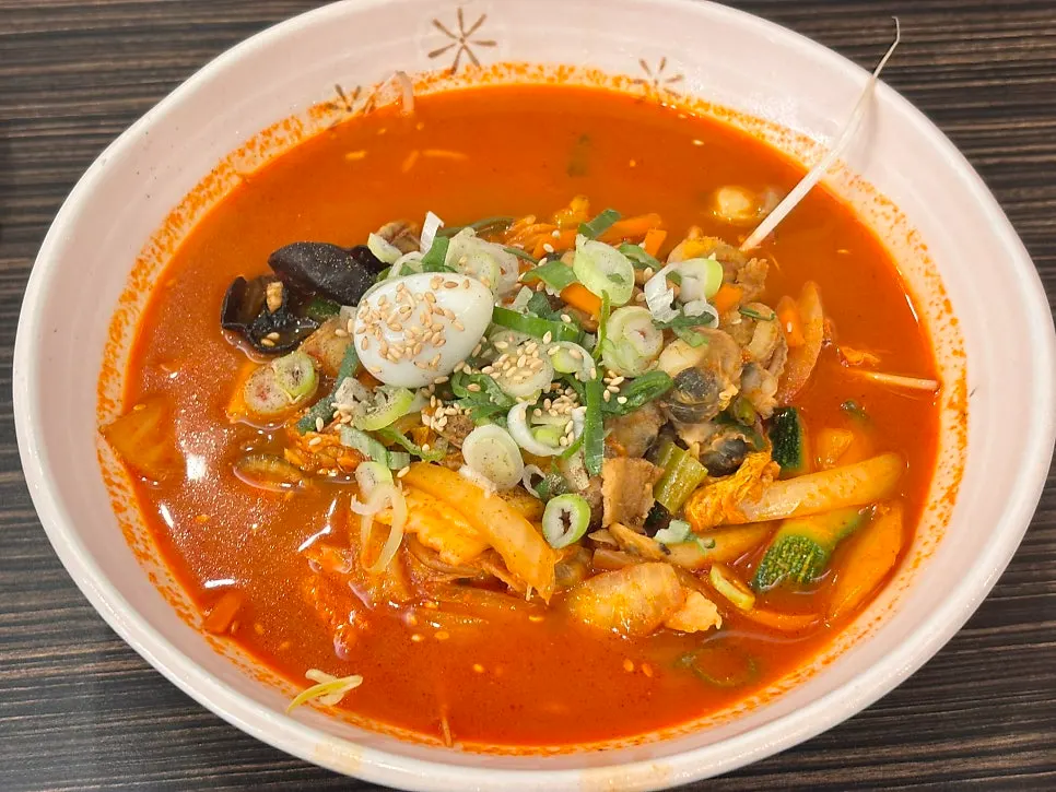 Rice-noodle jjamppong ordered at the mildest spice level