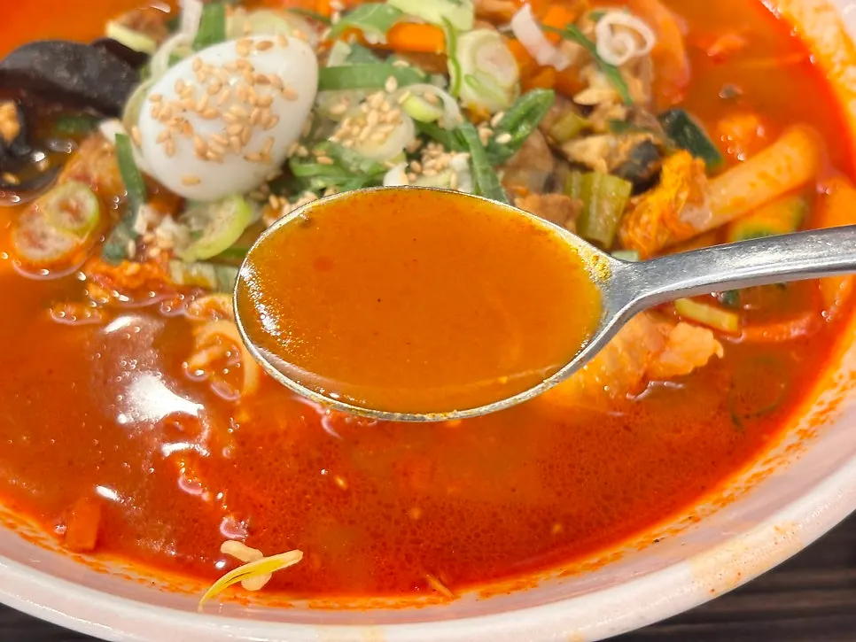 Close-up of the rice-noodle jjamppong broth