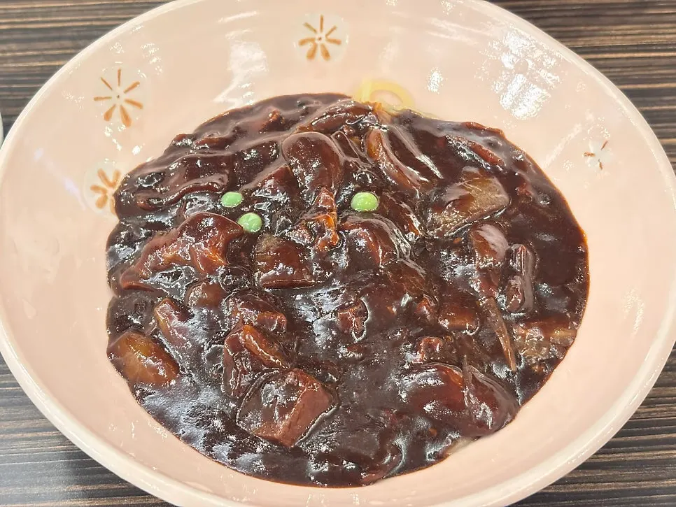 Old-style jjajangmyeon with potato chunks