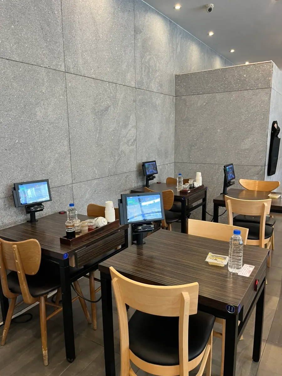 Quiet, spacious dining hall on a weekday at 11am