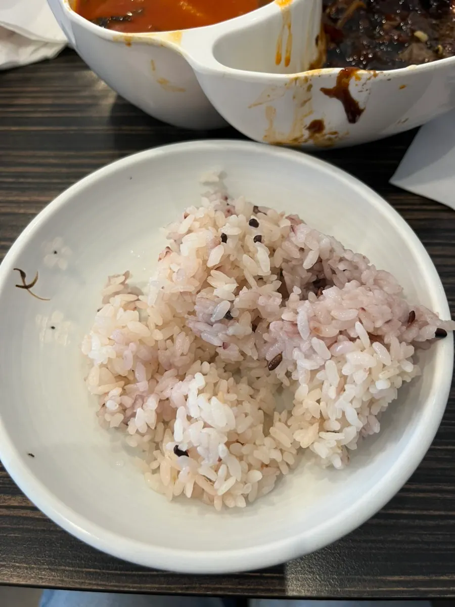 Self-serve corner with a rice cooker and drinks