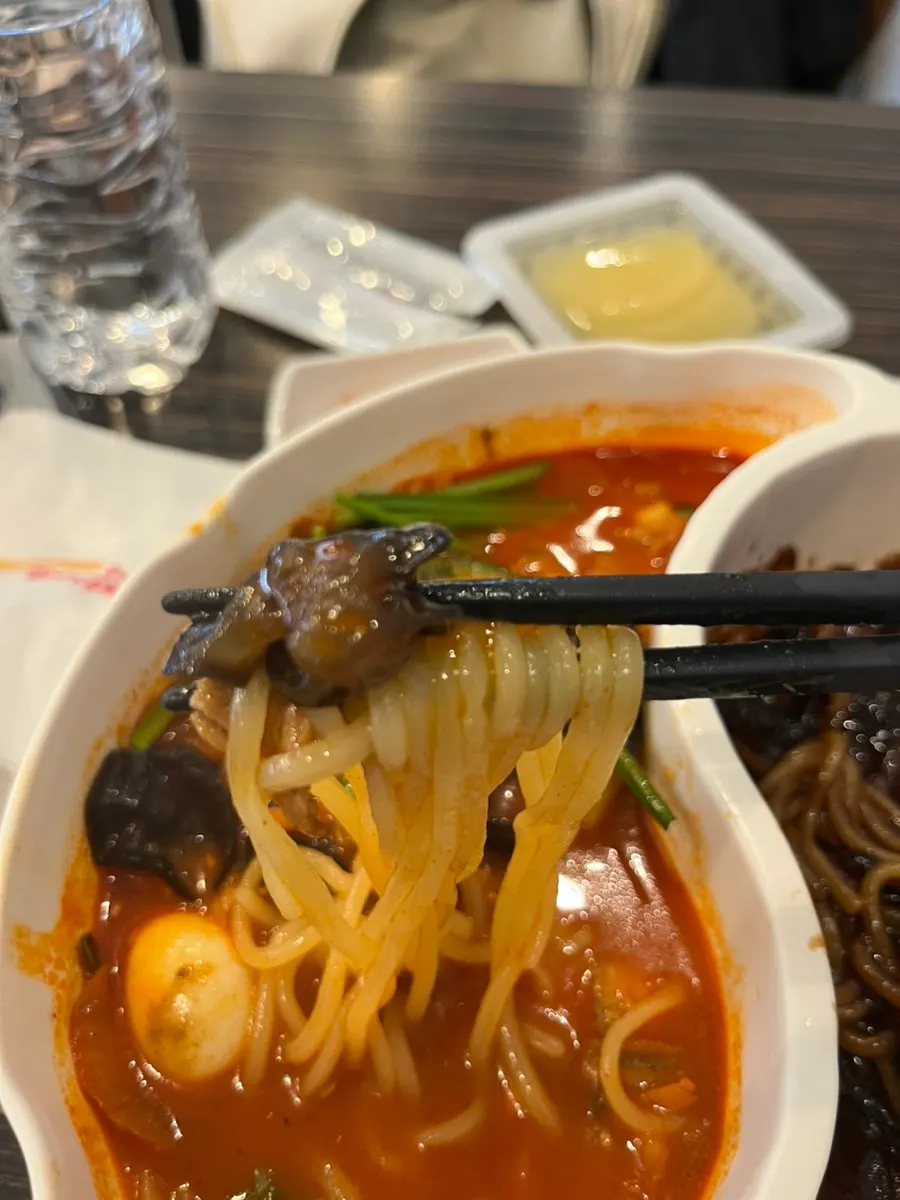 Noodles coated in chunjang sauce