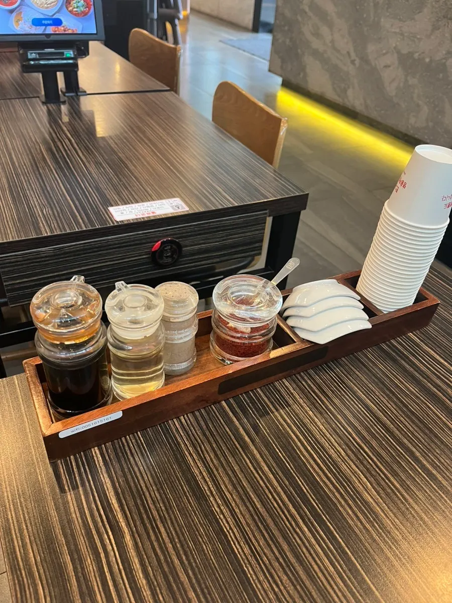 Basic table setting before a Chinese meal