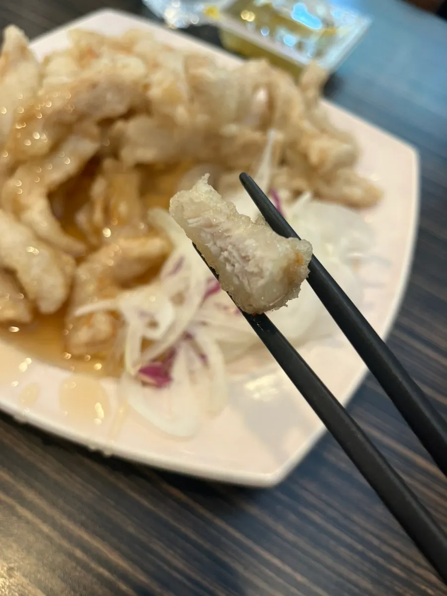 Glutinous-rice sweet-and-sour pork served with sauce