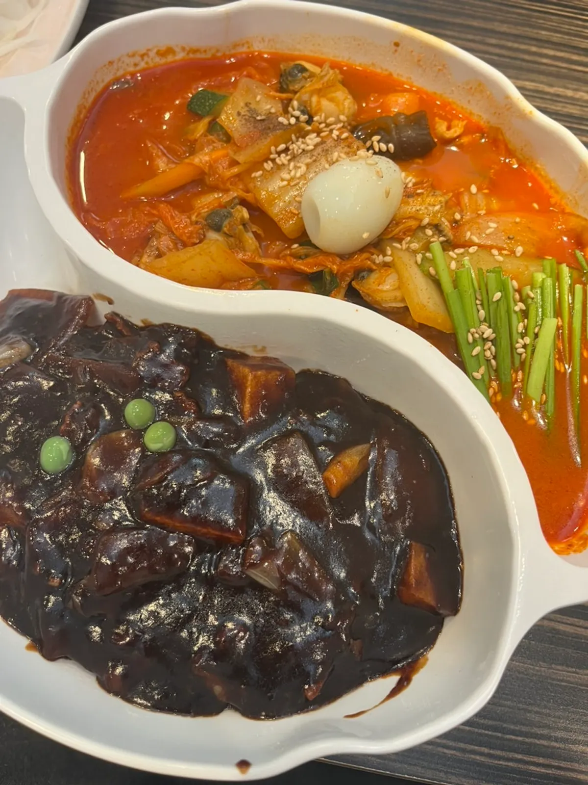 Glutinous-rice sweet-and-sour pork eaten with onion
