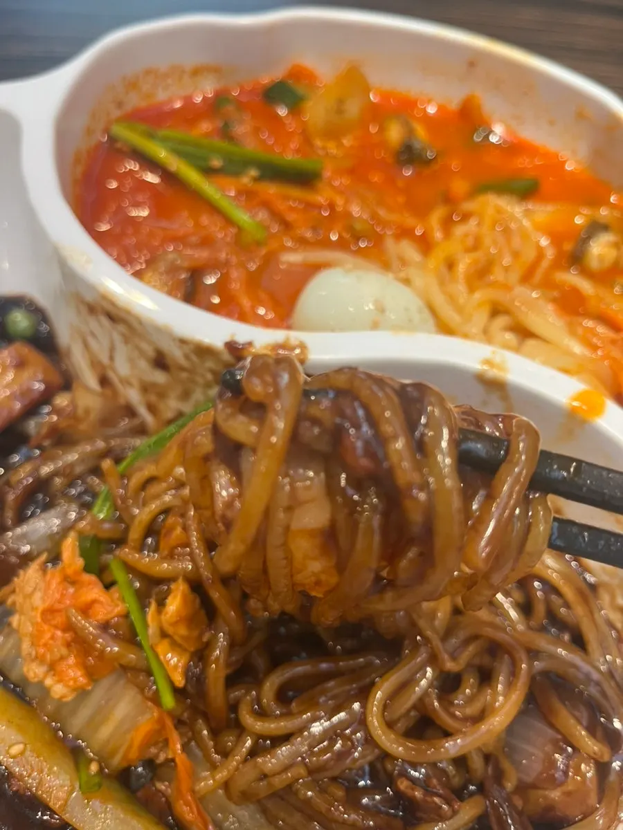 Jjamjjamyeon with jjajangmyeon and jjamppong together