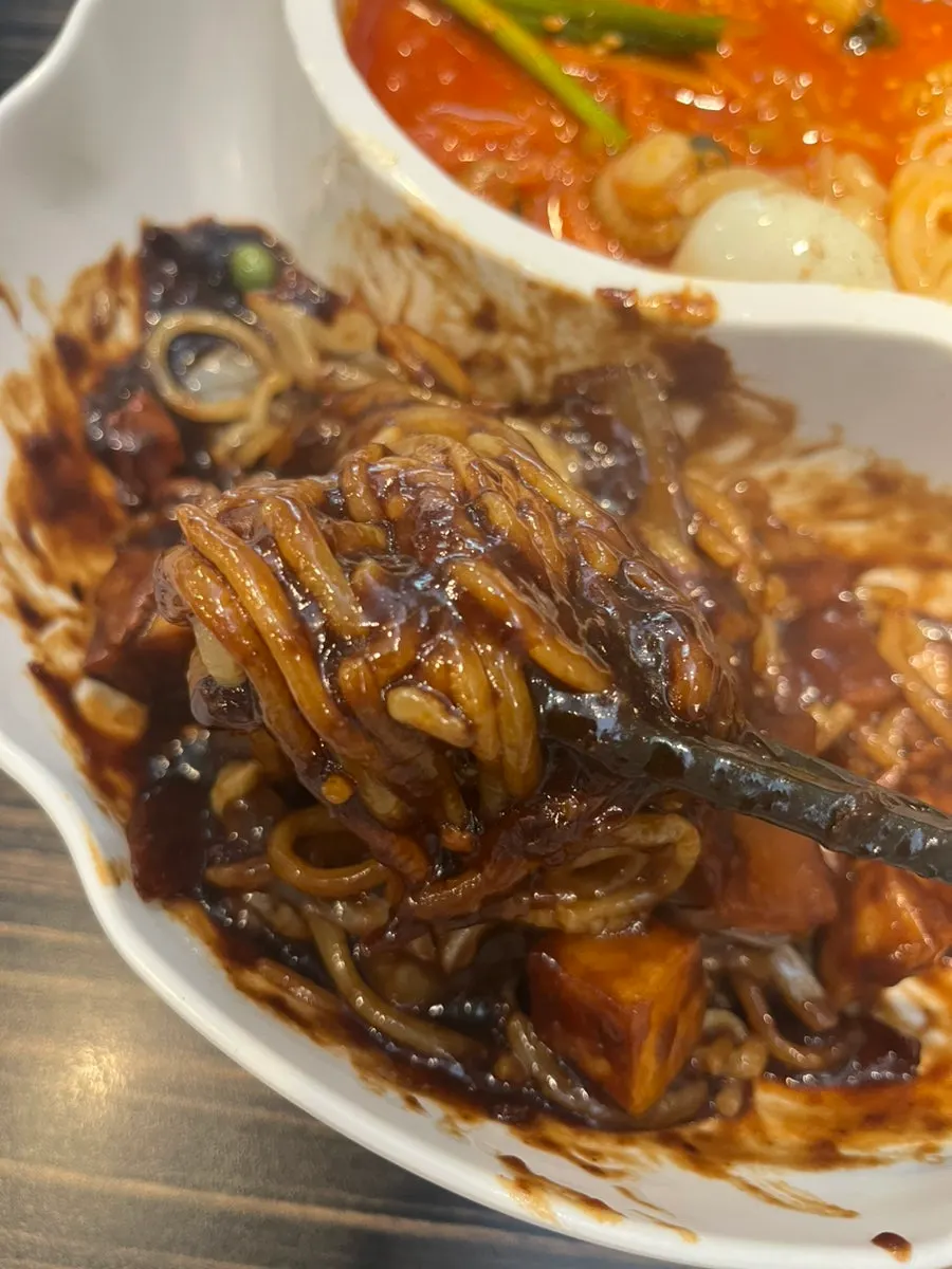 Jjajangmyeon combined with jjamppong broth