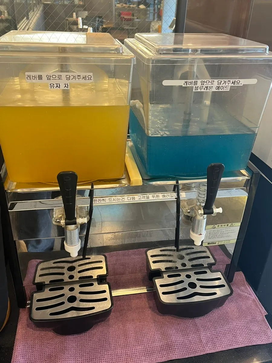 Blue lemon ade and yuja tea at the self-service corner