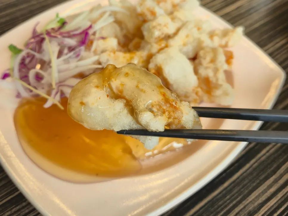 Glutinous-rice tangsuyuk with thick pieces of meat
