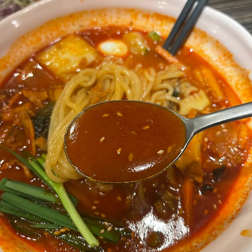 Jijon jjamppong loaded with ingredients