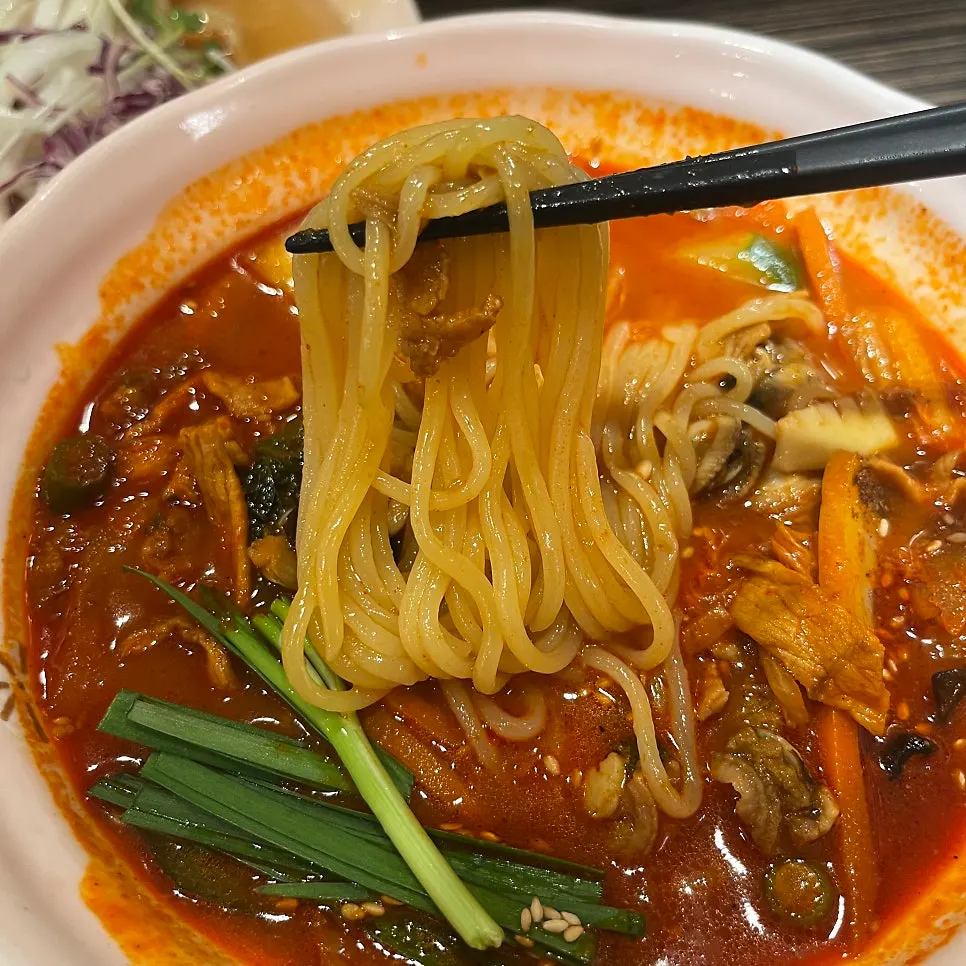 Rich jjamppong broth with smoky wok flavor