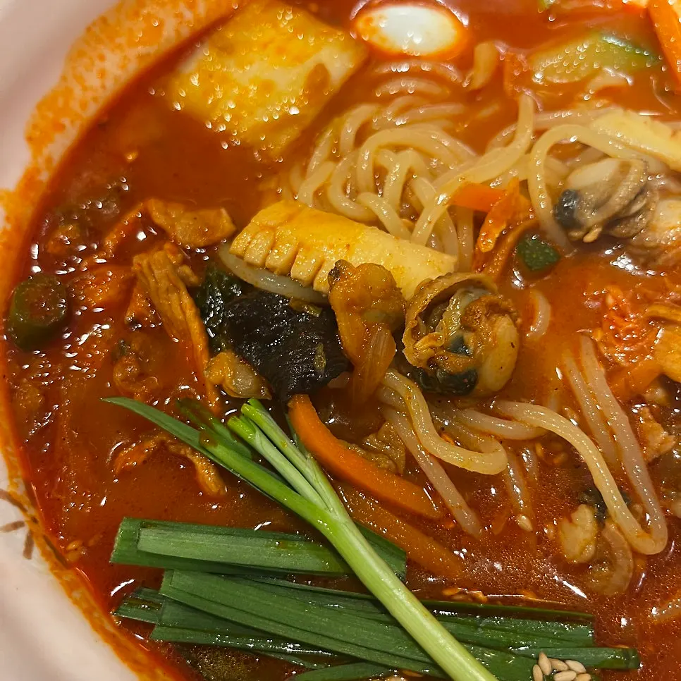 Quail egg and plenty of noodles in the jjamppong