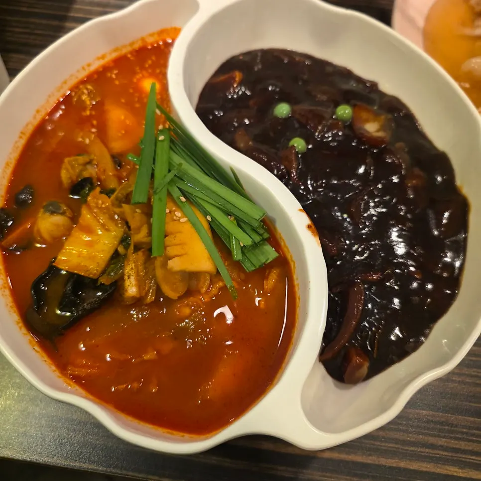 Jjamjjamyeon with both jjamppong and jjajangmyeon served together
