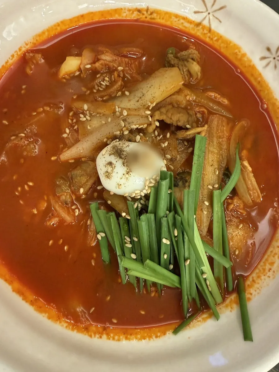 짜장소스가 어우러진 면 클로즈업